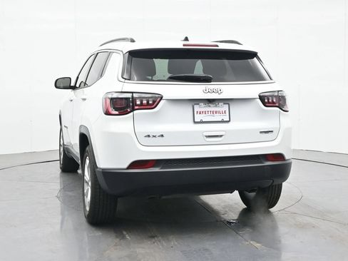 Used 2025 Jeep Compass Latitude AWD/4WD image 8