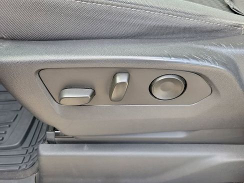 Used 2023 Chevrolet Silverado 1500 Custom image 17