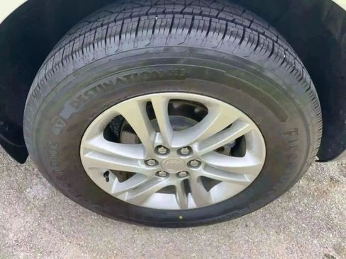 Used 2020 Buick Enclave Essence image 2