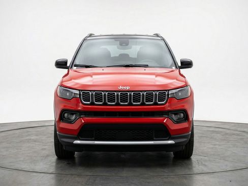 Used 2025 Jeep Compass Limited image 2