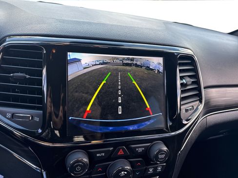 Used 2021 Jeep Grand Cherokee Limited w/ Luxury Group II image 27