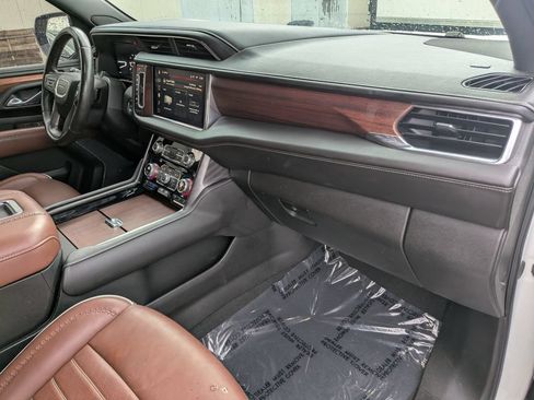 Used 2023 GMC Yukon XL Denali Ultimate AWD/4WD image 14
