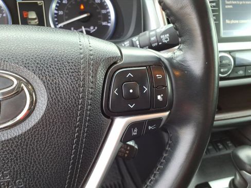 Used 2019 Toyota Highlander XLE image 31