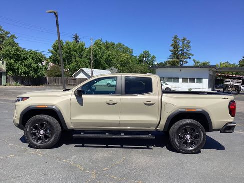 Used 2024 GMC Canyon Elevation w/ Elevation Premium Package AWD/4WD image 6