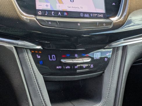 Used 2020 Cadillac XT6 FWD image 13