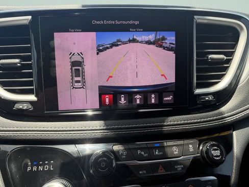 Used 2022 Chrysler Pacifica Touring-L w/ Uconnect Theater Family Group AWD/4WD image 26