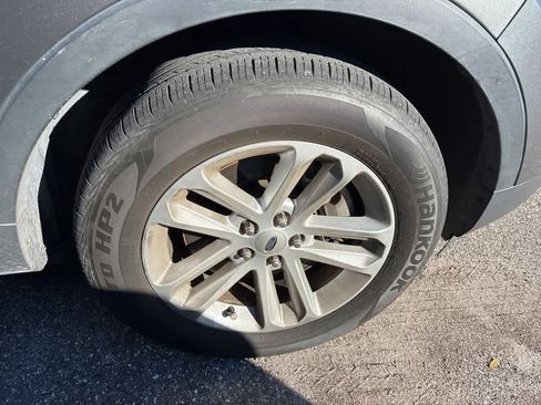 Used 2014 Ford Explorer XLT w/ Equipment Group 202A image 7