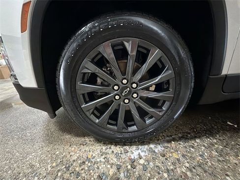 Used 2023 Chevrolet Traverse RS image 10