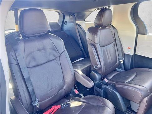 Certified 2023 Toyota Sienna Platinum image 21