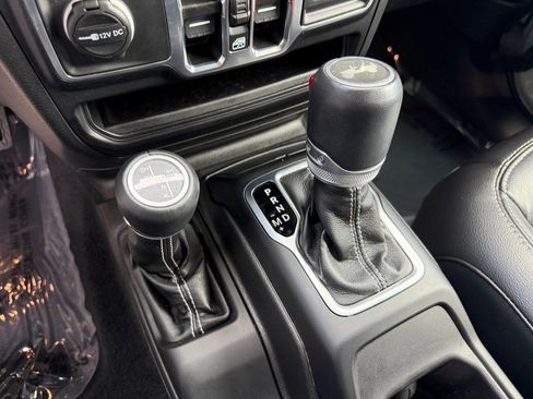 Used 2023 Jeep Wrangler Sahara image 28