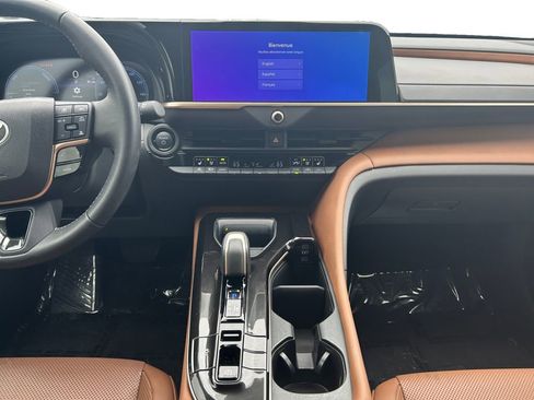 Used 2025 Toyota Crown Signia AWD/4WD image 12