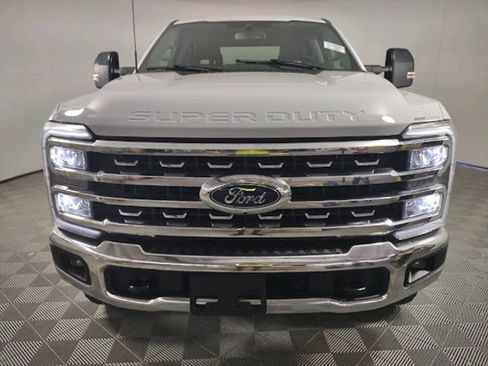 Used 2025 Ford F250 Lariat w/ FX4 Off-Road Package AWD/4WD image 4