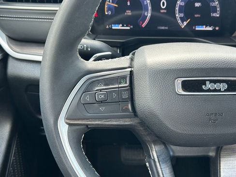 Certified 2024 Jeep Grand Cherokee Limited w/ Black Appearance Package image 48