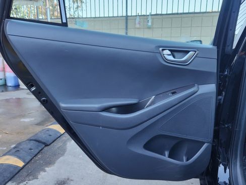 Used 2021 Hyundai Ioniq SE image 17