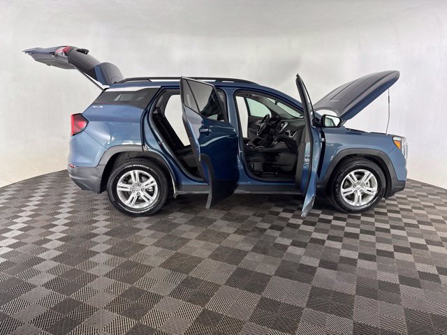 Used 2024 GMC Terrain SLE w/ Driver Convenience Package FWD image 13
