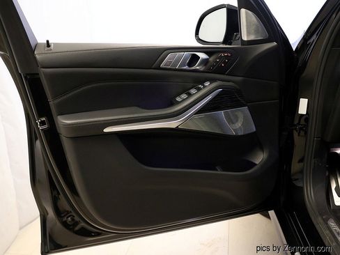 Used 2021 BMW X7 M50i w/ Executive Package image 31