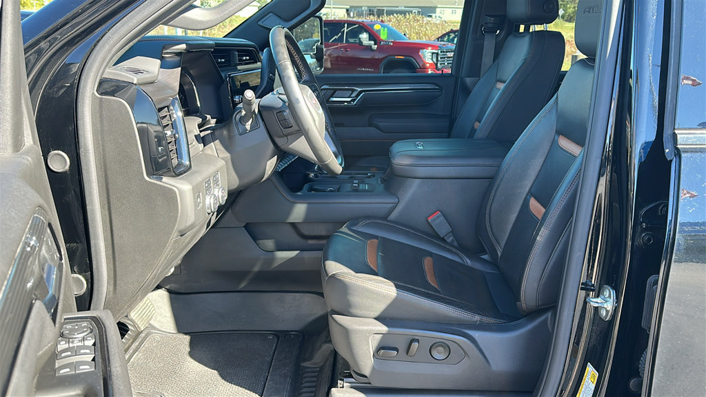 Used 2025 GMC Sierra 2500 AT4 AWD/4WD image 14