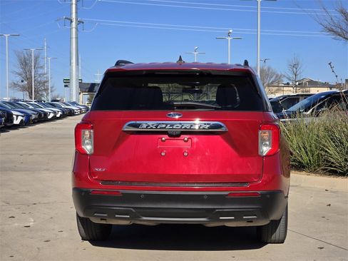 Used 2022 Ford Explorer XLT image 13