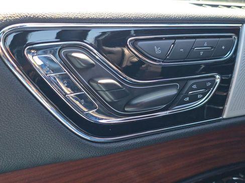 Used 2019 Lincoln Navigator Reserve AWD/4WD image 30
