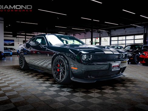 Used 2016 Dodge Challenger SRT Hellcat RWD image 12