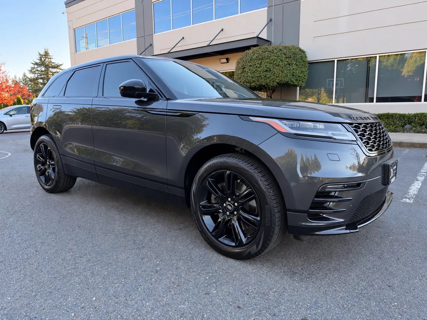 Used 2023 Land Rover Range Rover Velar R-Dynamic S AWD/4WD image 2