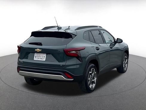 Used 2025 Chevrolet Trax LT image 14