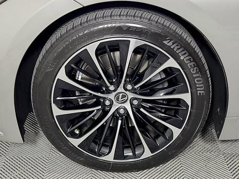 Used 2022 Lexus LS 500 AWD w/ Luxury Package image 9