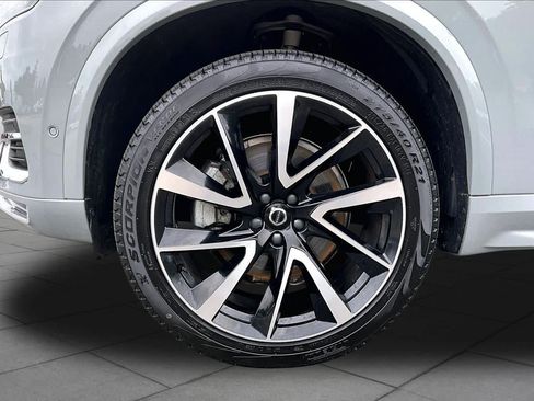 Certified 2024 Volvo XC90 B6 Plus w/ Protection Package Premier AWD/4WD image 11