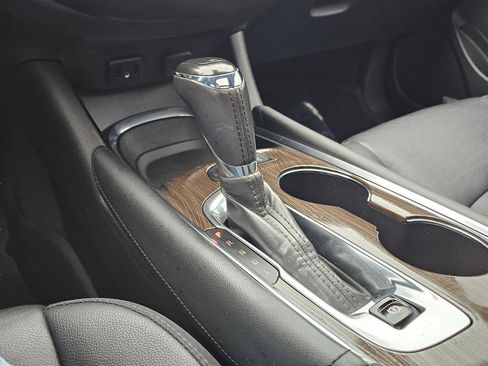 Used 2017 Chevrolet Malibu Premier w/ Premier Sun and Wheel Package image 11