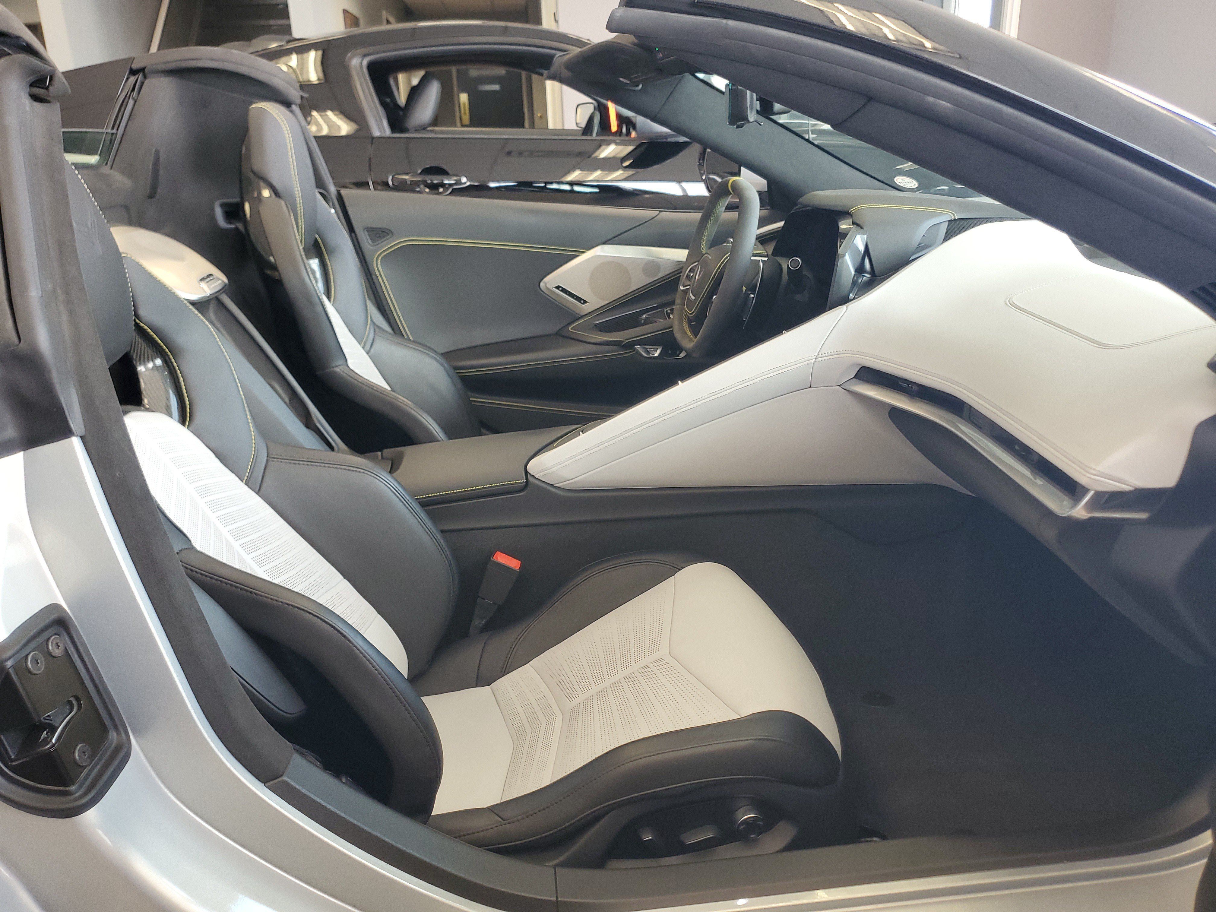Used 2021 Chevrolet Corvette Stingray Premium Conv w/ Z51 Performance Package RWD image 8
