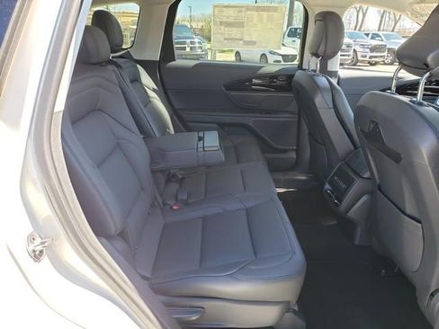 New 2026 Lincoln Nautilus Premier AWD/4WD image 19