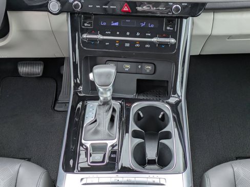 Certified 2024 Kia Carnival EX FWD image 17