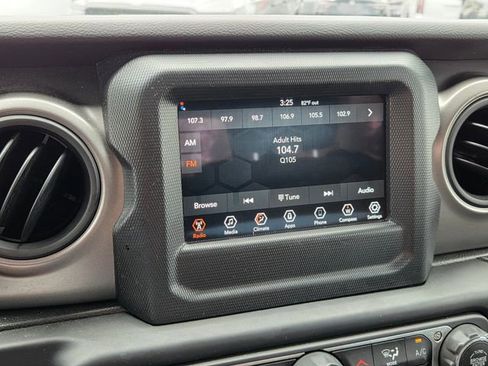 Certified 2023 Jeep Wrangler Sport AWD/4WD image 23