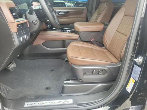 Used 2025 Chevrolet Tahoe High Country RWD image 18