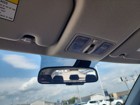 Used 2026 Hyundai Venue SEL FWD image 25