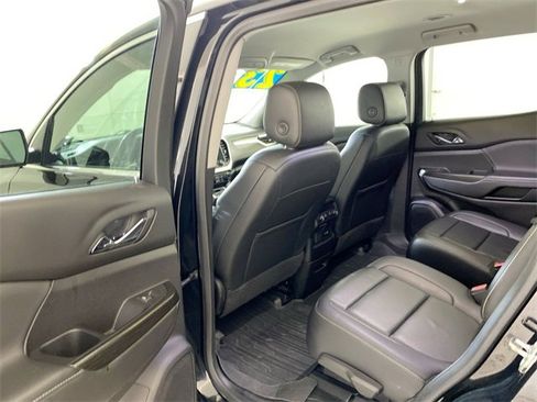 Used 2023 GMC Acadia SLT w/ LPO, Floor Liner Package image 29