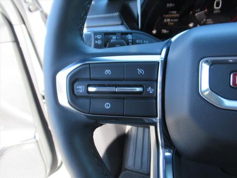 Used 2025 GMC Acadia Elevation image 18