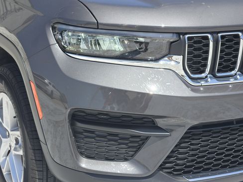 Used 2025 Jeep Grand Cherokee Laredo X RWD image 10