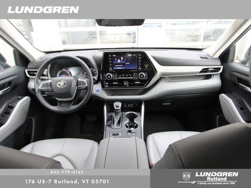 Used 2022 Toyota Highlander XLE image 6