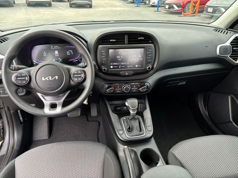Used 2025 Kia Soul LX w/ LX Technology Package image 27