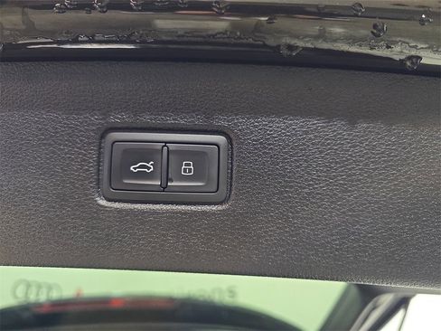 Certified 2025 Audi Q7 2.0T Premium w/ Convenience Plus Package image 13