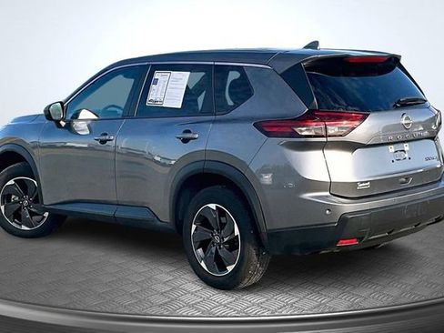 Used 2024 Nissan Rogue SV image 4