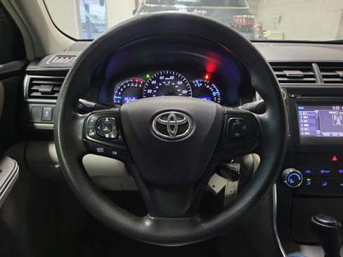 Used 2015 Toyota Camry LE image 21