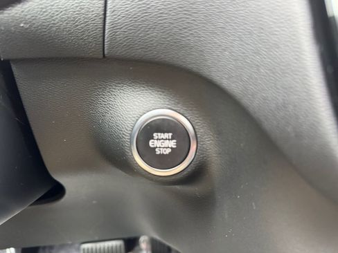 Certified 2025 Volvo XC40 B5 Core image 17