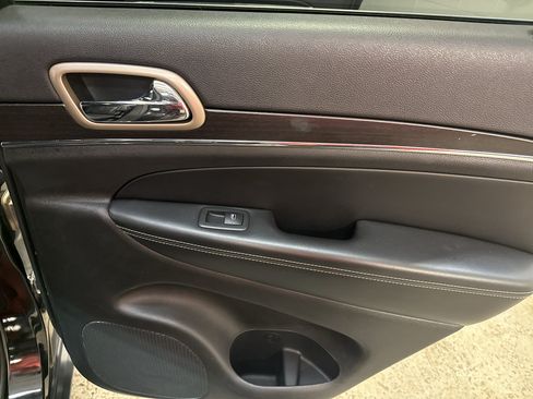 Used 2014 Jeep Grand Cherokee Limited AWD/4WD image 25