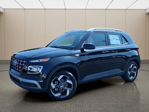 New 2025 Hyundai Venue SEL image 2