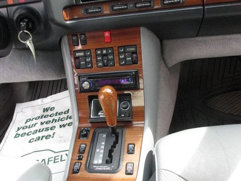 Used 1992 Mercedes-Benz 400 E image 19