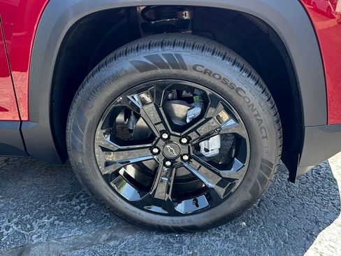 New 2026 Chevrolet Equinox LT w/ Convenience Package II AWD/4WD image 4