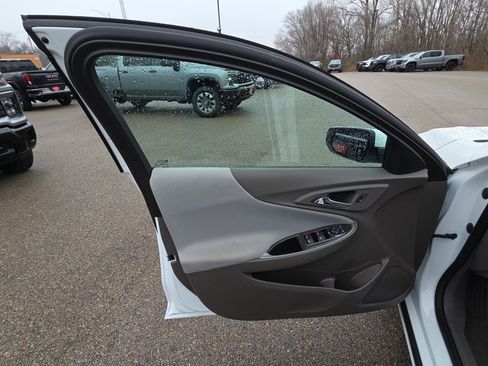 Used 2025 Chevrolet Malibu LT image 12