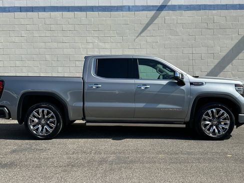 Used 2023 GMC Sierra 1500 Denali w/ Denali Reserve Package AWD/4WD image 3
